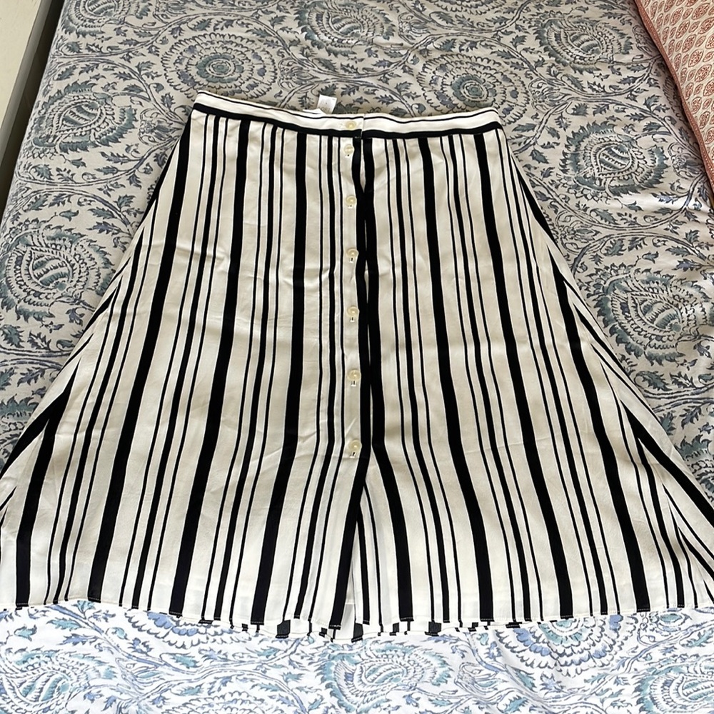 New with tags! Loft Navy blue and off white striped A-line skirt